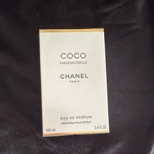 CHANEL Coco Mademoiselle Eau de Parfum Boxed — White & Gold